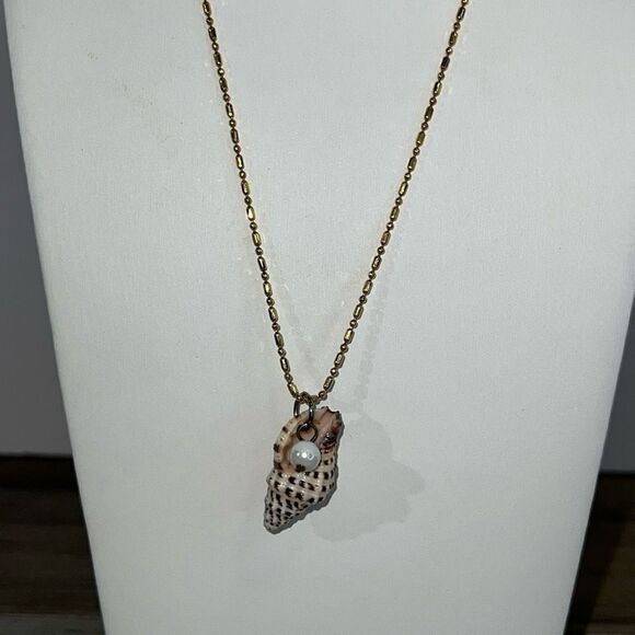 JBK Seashell Pendant Necklace Brown With Faux White Pearl Gold Tone Chain Signed - Picture 1 of 6